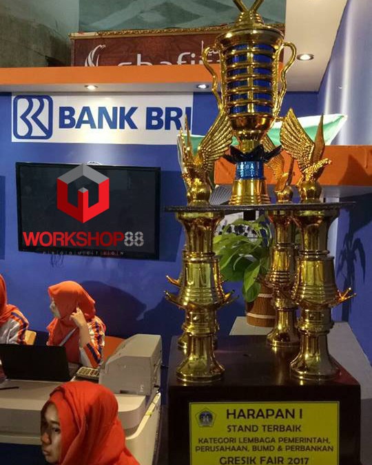 Booth Bank BRI Raih Juara Stand Terbaik Gresik Fair 2017 di GOR Joko Samudro